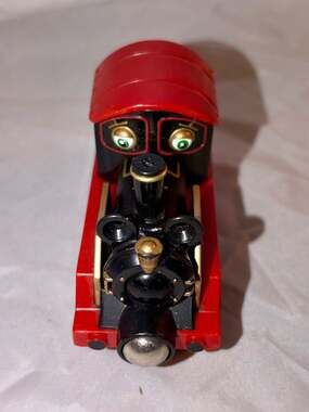 Chuggington Wooden Railway Old Puffer Pete Train Engine